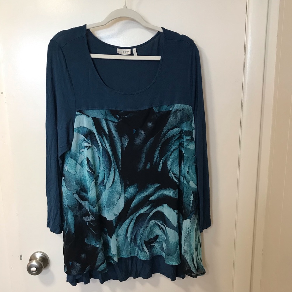 Logo teal top with print chiffon overlay